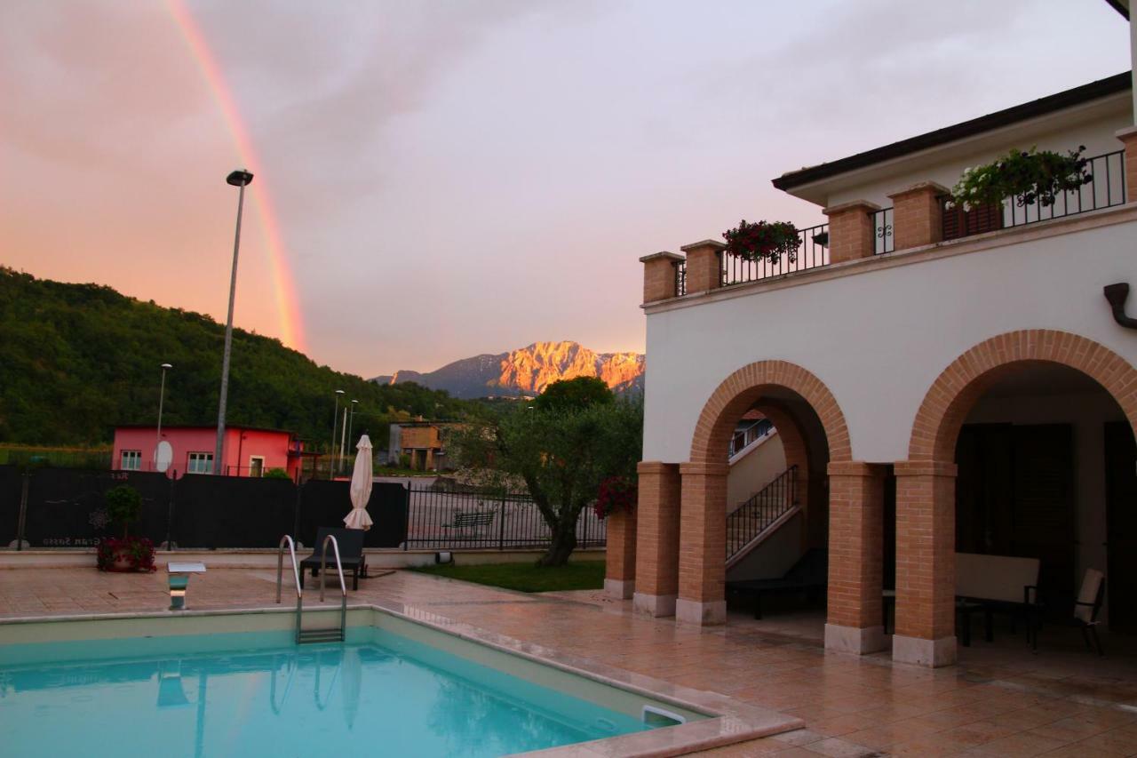 Residence Stella Del Gran Sasso Colledara Екстер'єр фото